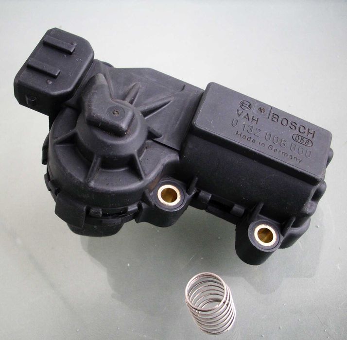 Моторче за моноинжекцион VW Passat Golf 1.8 90 HP бензин