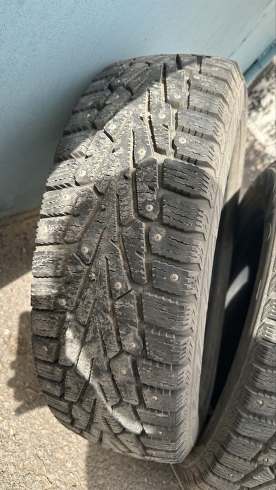 Комплект зимних шин