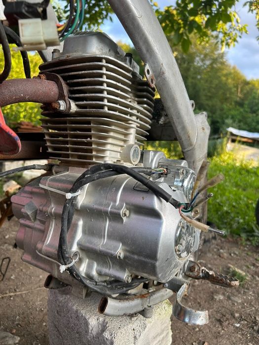 Vând cross de piese sau de reparat 250cc