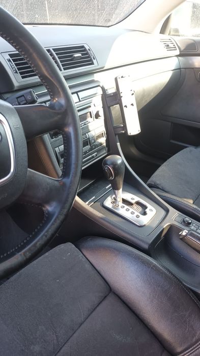 Vand audi a4 b7 pentru dezmembrări negociabil