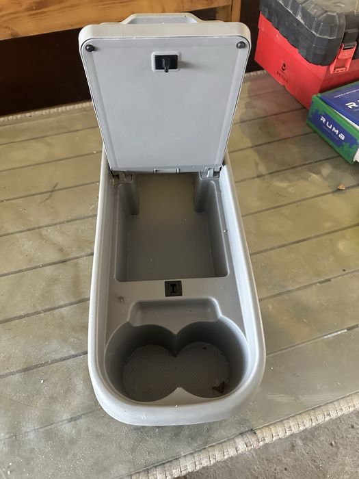 Подстаканник задний на Toyota Highlander 2008 год и выше