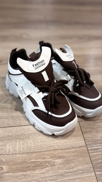 Продам новые кроссовки 37-38