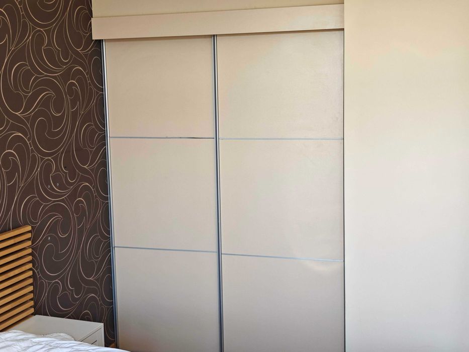 Продавам вграден гардероб на шкафове