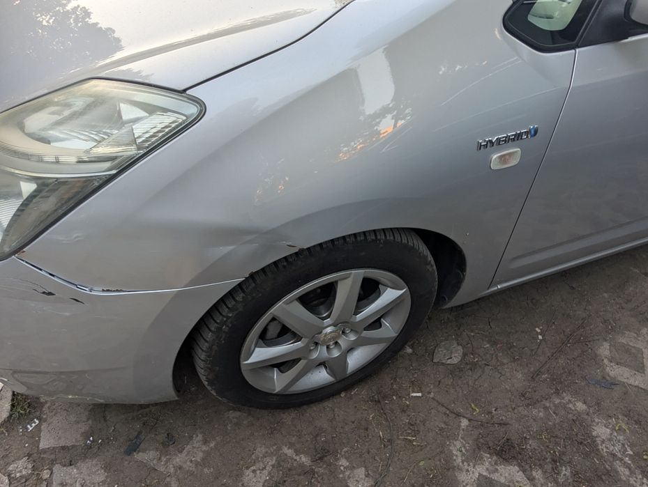 Продавам на части  приус / prius 2, калник, врати