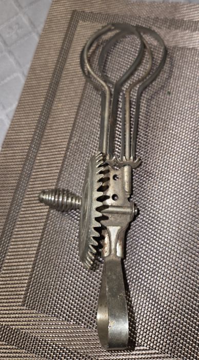 Mixer manual vechi, in stare buna