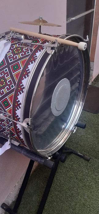 Vând toba pt orchestra și folclor cu cinel de alama .