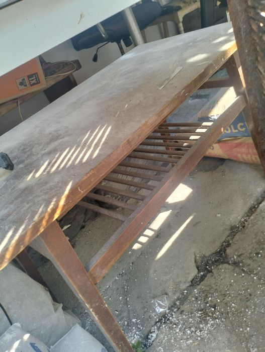 Vând măsuțe vechi