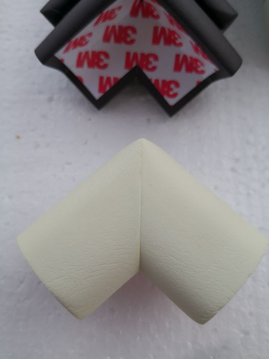 Coltare pentru mobila, masa