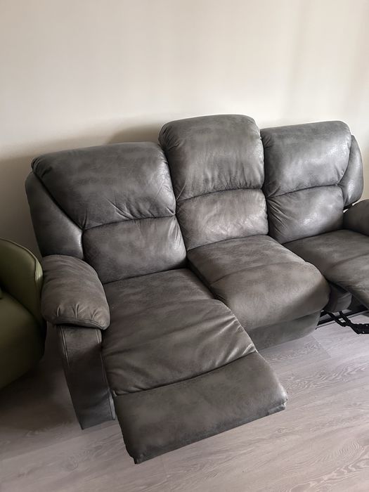 Canapea cu recliner