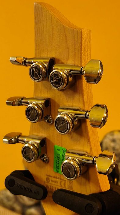 Schecter C-6 Deluxe - Seymour Duncan JP/'59, като нова