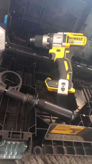 RESIGILAT - Masina de gaurit si insurubat Dewalt DCD991NT