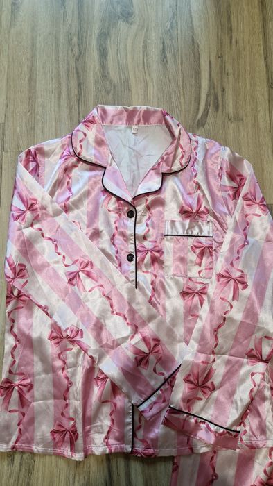 Нова сатенена пижама