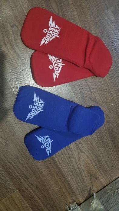 Продаются перчатки шлем и пренадлежности для таэквандо для бокса -