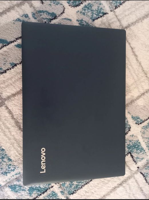 Lenovo noutbuki yaxshi holatda zaryadi 7-8 soatga yetadi