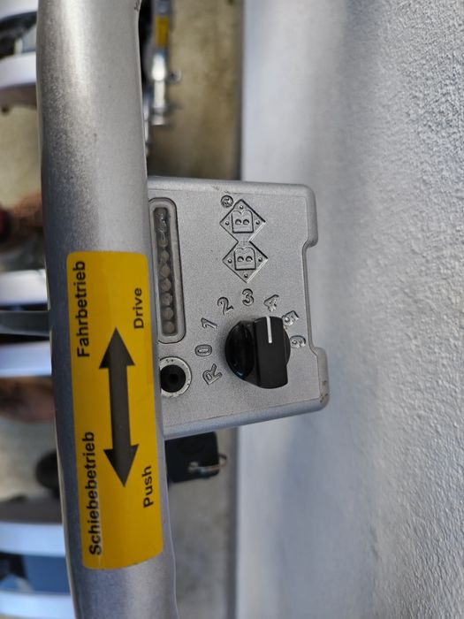 Propulsor electric pentru cărucior scaun persoane cu dizabilități