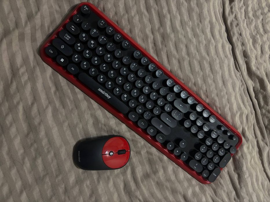 Беспроводные клавиатура и мышка