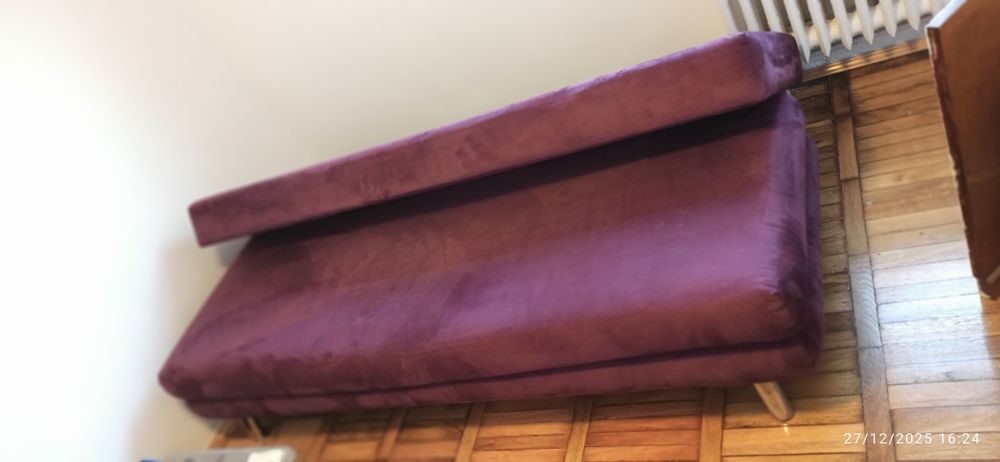 Canapea extensibila in stare bună.