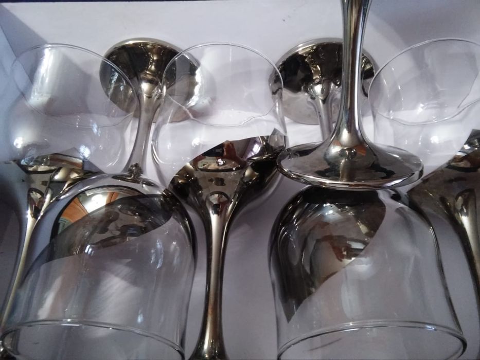 Винные бокалы из стекла