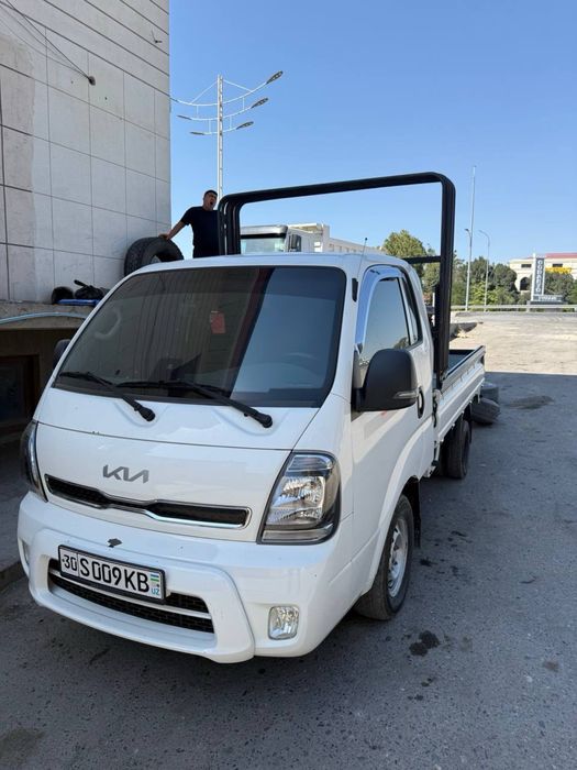 Kia bongo sotiladi srochno