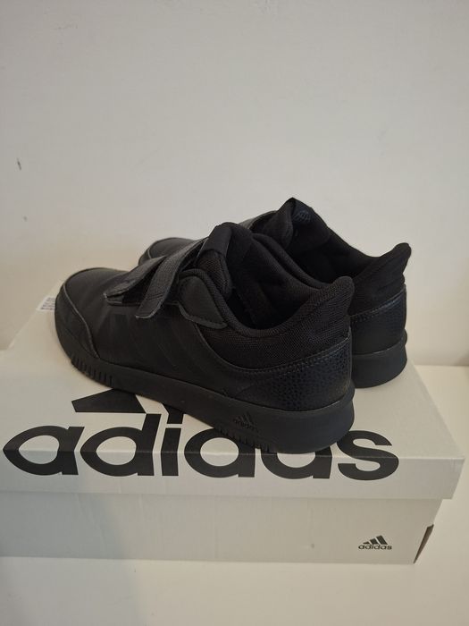 Vand pantofi sport Adidas