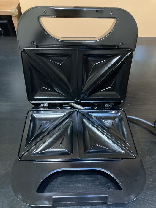 Продавам чисто нова електрическа скара sandwich maker