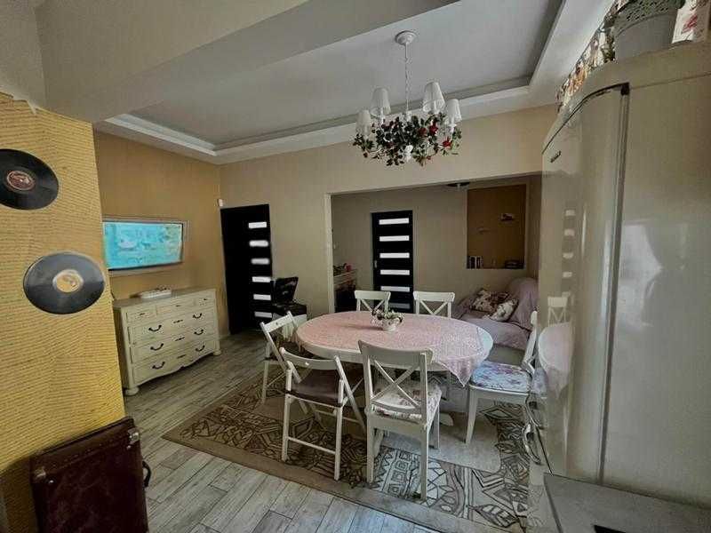 Дава се под наем Тристаен апартамент в София, Център - 75 кв.м за 701.25 € - Снимка #2