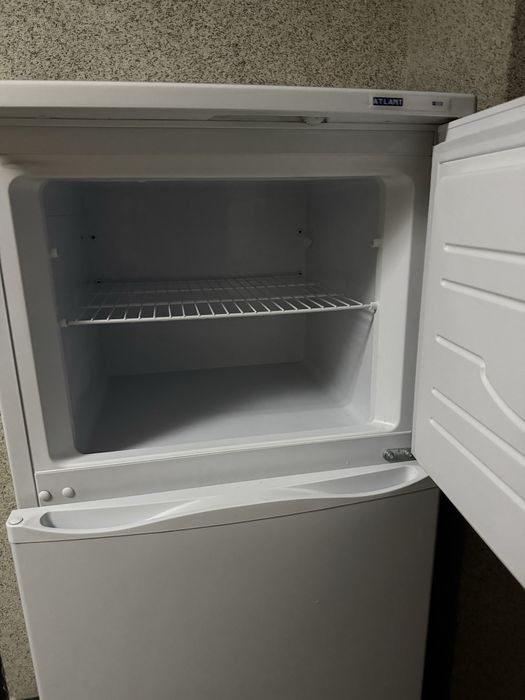 Продам б/у холодильник Атлант