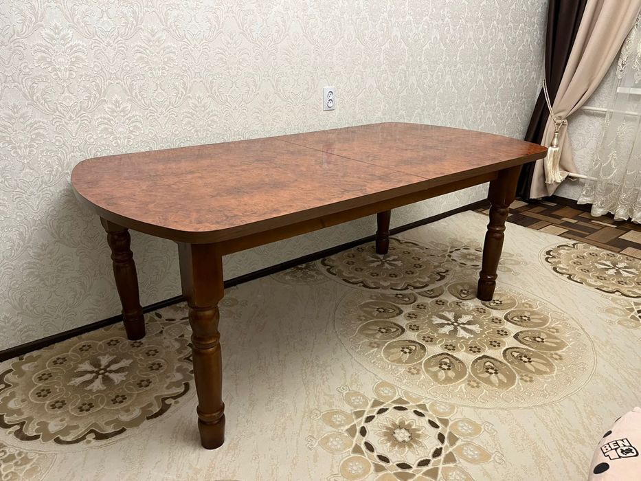 Стол для гостиной