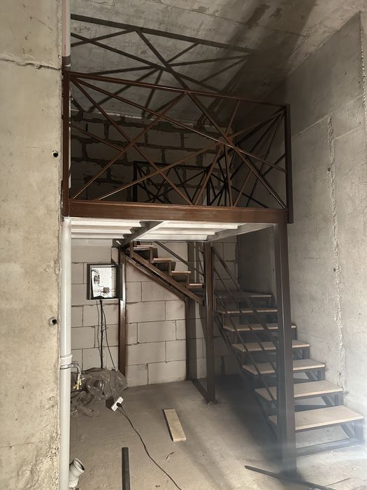 2 этаж , лестница  перила професионал сварщик