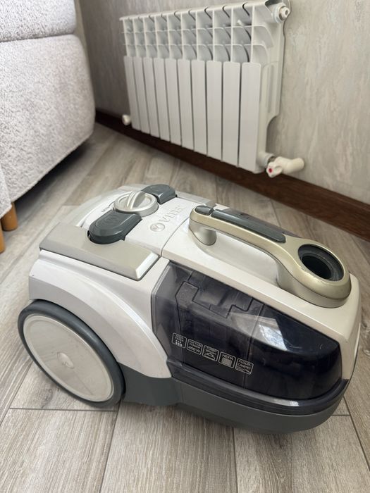 Продам водяной пылесос от Vitek