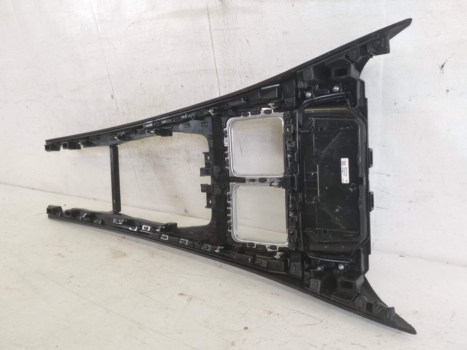 Декоративна Лента за Конзола БМВ i7 G70 Оригинална в Добро Състояние /