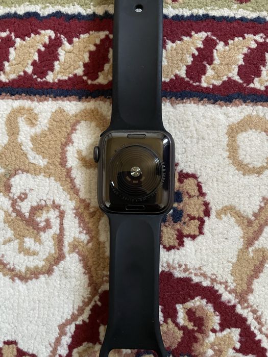 Продам Apple watch se 1