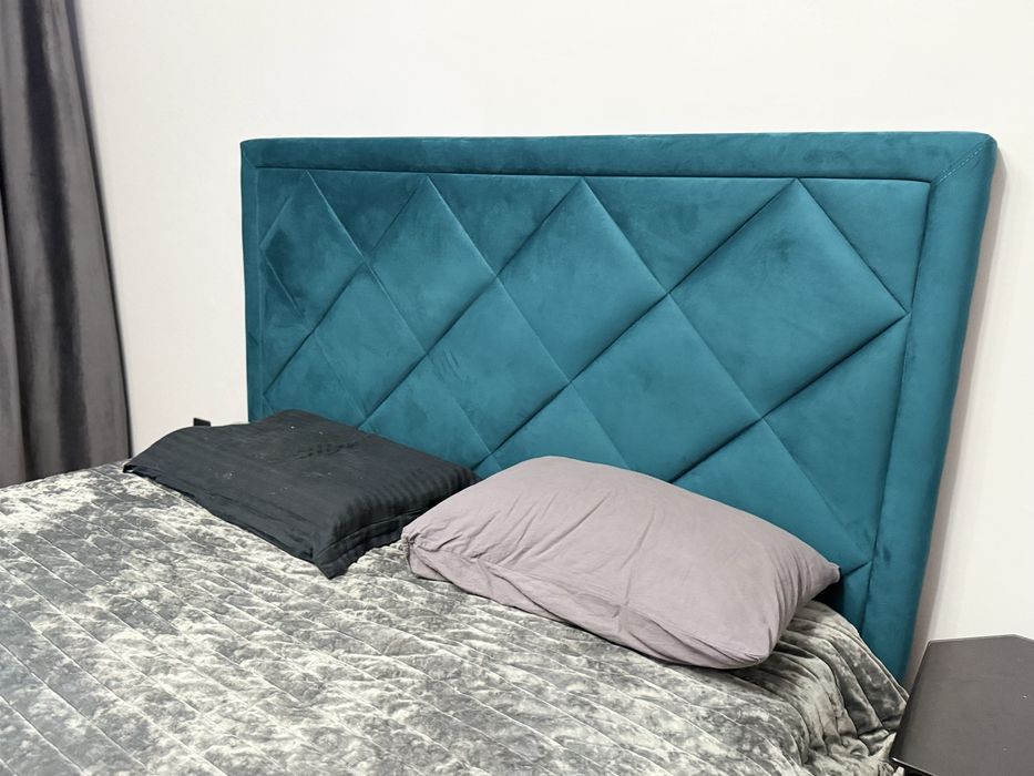 Двухспальняя кровать с матрасом