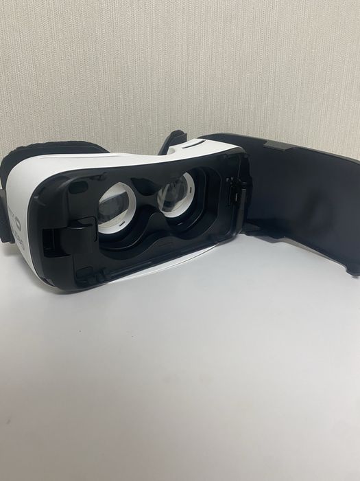 Продаю VR очки от Samsung
