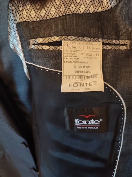 Vând costum bărbătesc de ocazie