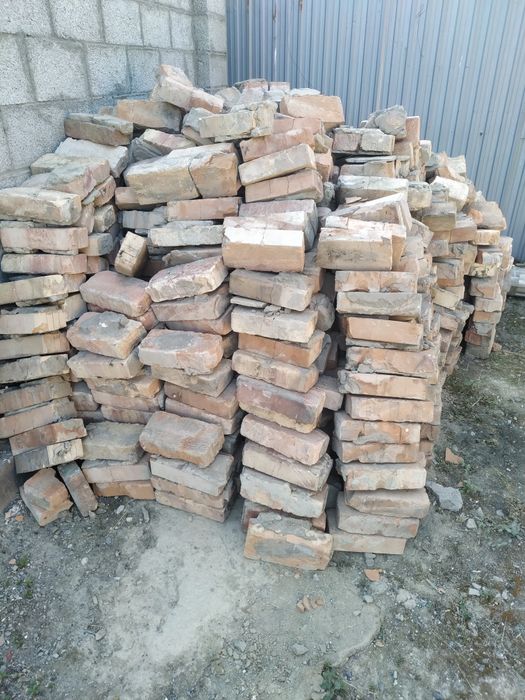 Продам кирпичи   .