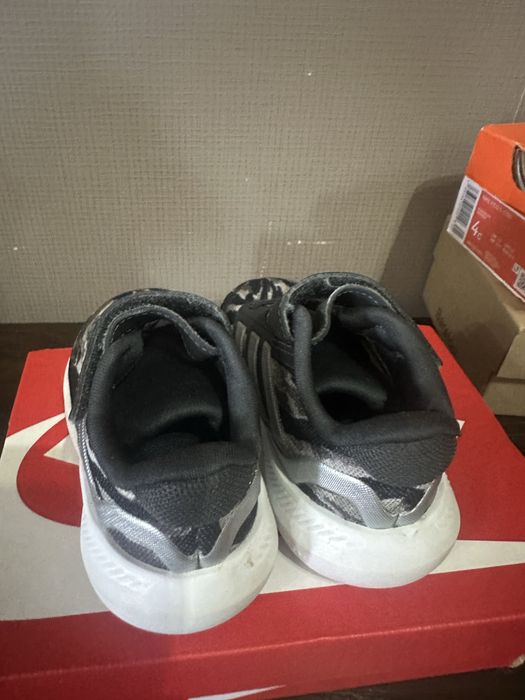 Маратонки Adidas