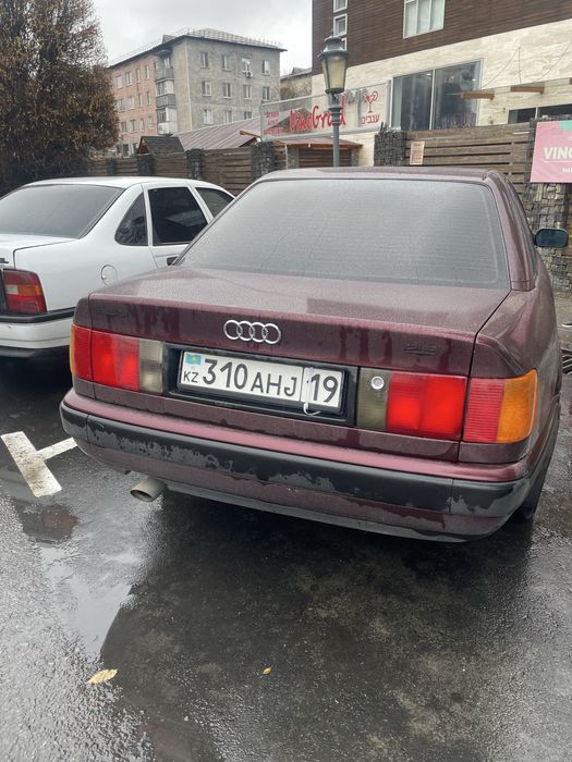 Ауди С4 1992 года срочно продам