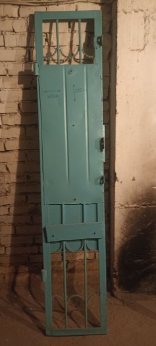 Продам металлическую дверь