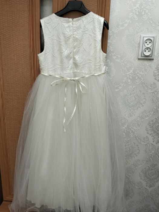 Бальные платья продам