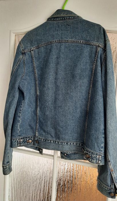 Vând  3 Geci 1 Piele și 2 de Blugi Deosebite