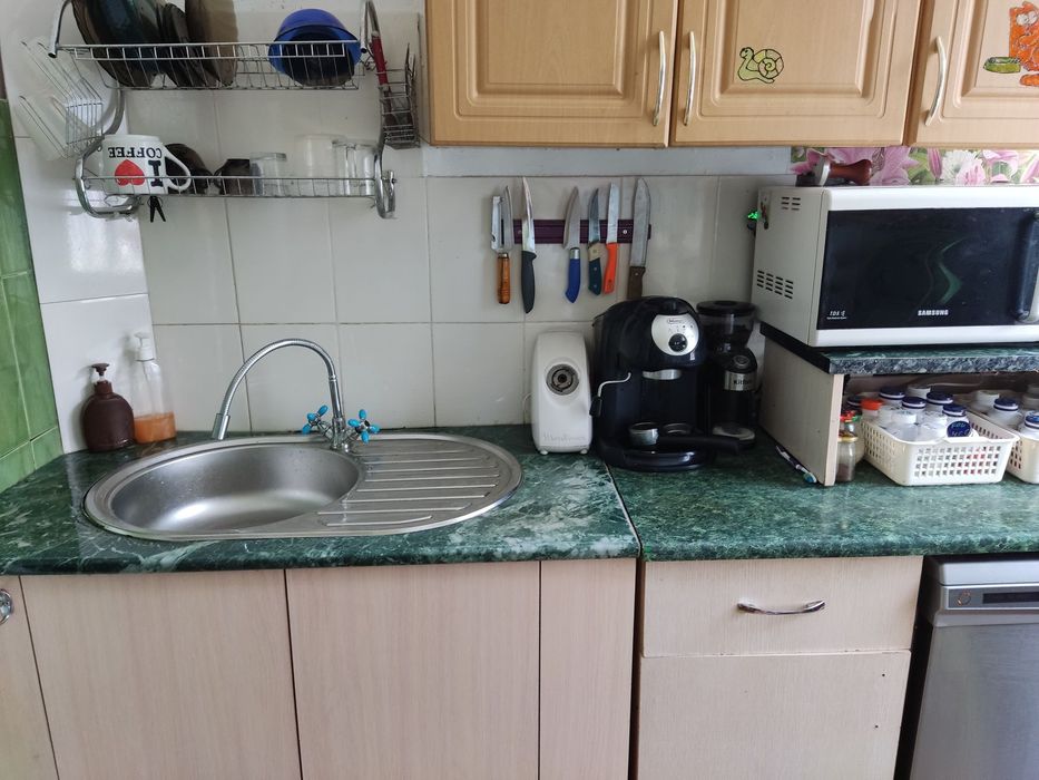 Сдам на длительный срок. Район площадь.