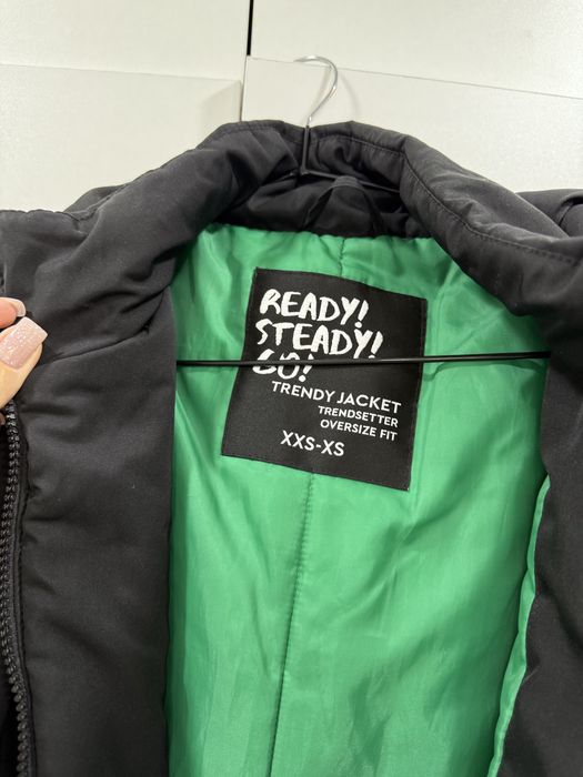 Продам куртку черную