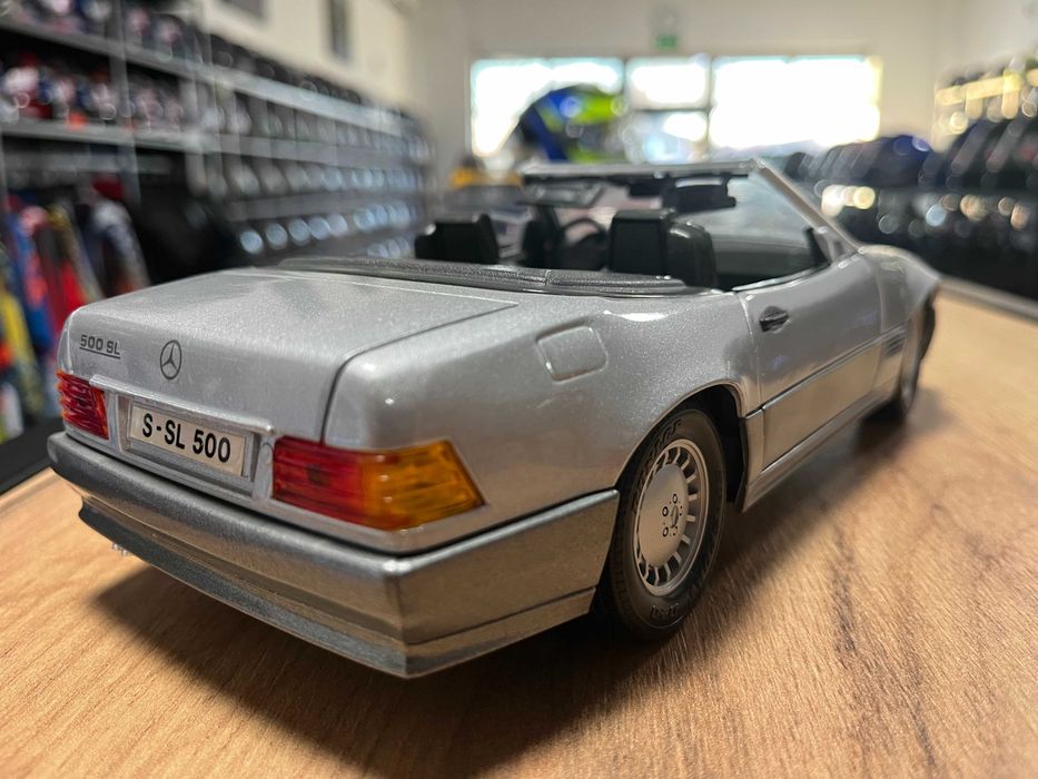 BBURAGO колекционерски модел MERCEDES SL500 ROADSTER 1992г. 1:18