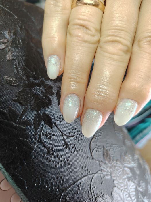 Маникюр на дому.