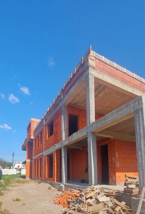 Vand casa in rosu in Viile Satu Mare
