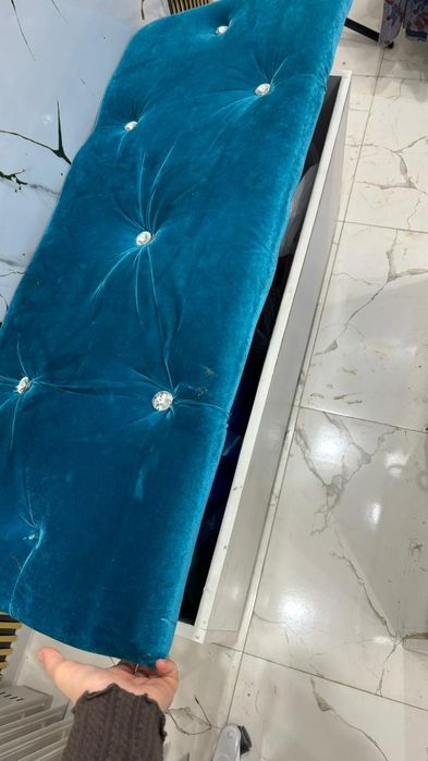 ресепшен орындыкпен