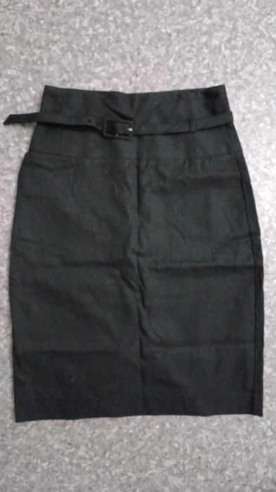 Юбки классика черный, красный