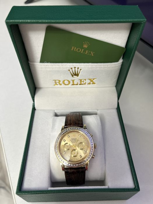 Золотые часы с бриллантами