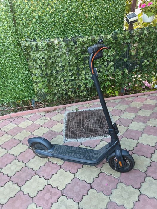Vând trotineta electrica Ninebot E2 Pro